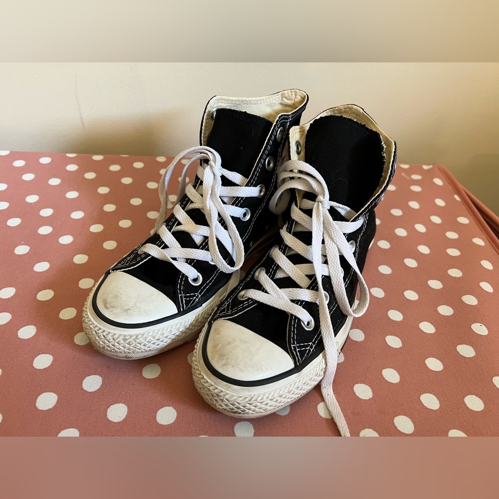 Women’s high top converse Allstar, black size 8